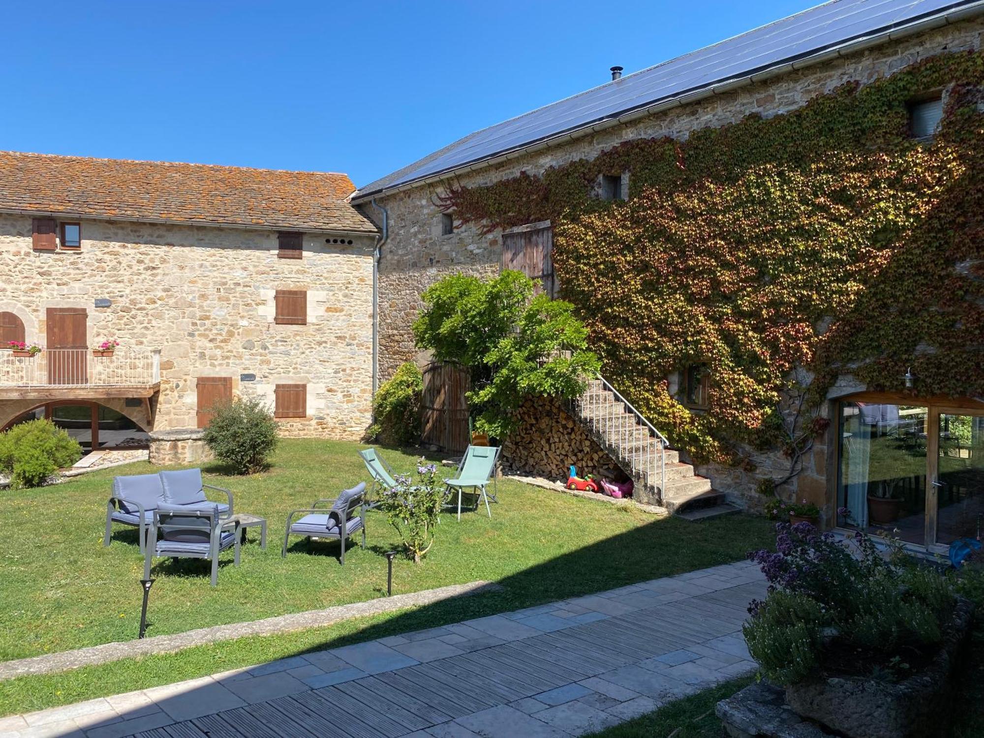 Les Caselles, Gite Et Maison D'Hotes Saint-Beauzely Exterior photo